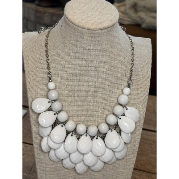 White Teardrop Bead Statement Necklace With Silver Chain - Picture 7 of 8